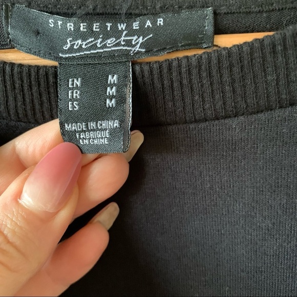 Sassy black crop top long sleeve shipping size medium - Picture 7 of 10